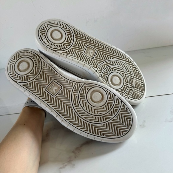 Veja V 10 Sneakers in Black Size 10 - Picture 8 of 8